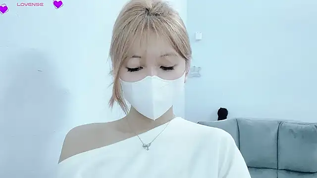 tanhxiu online show from February 21, 2025, 9:32 pm