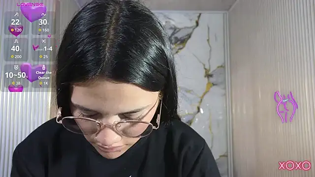 Chiara tay online show from April 14, 2026, 8:25 pm