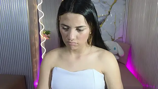 Chiara tay online show from April 13, 2026, 7:07 pm