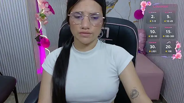 Snapshot of Chiara_tay chatting on July 9, 2026, 7:13 pm Chiara tay online show from July 9, 2026, 7:13 pm