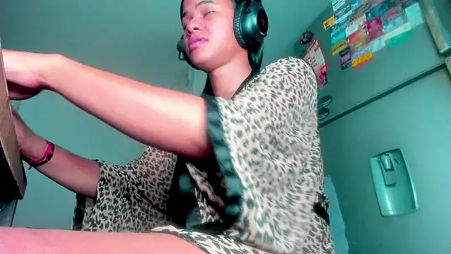 Snapshot of meghanSusexx chatting on February 17, 2026, 11:35 pm meghanSusexx online show from February 17, 2026, 11:35 pm