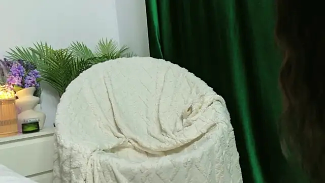 zoey marie online show from May 17, 2026, 1:44 pm