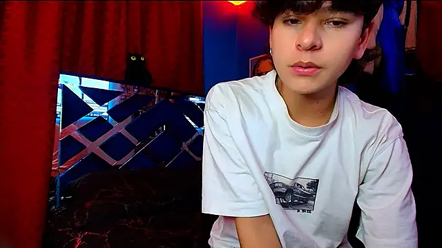 Luke Howland online show from September 8, 2025, 11:37 pm