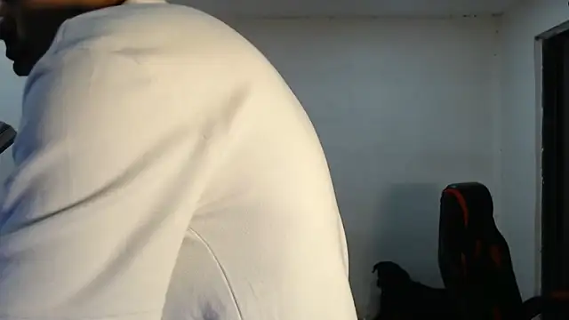 danielitopapuu online show from November 12, 2025, 3:32 am