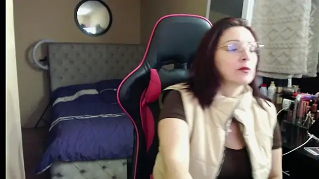 Carol Scottt online show from November 11, 2025, 5:02 am