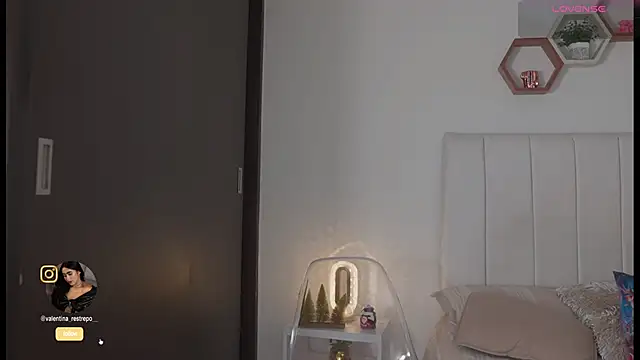 Snapshot of Madison_evans1 chatting on November 26, 2025, 5:07 am Madison evans1 online show from November 26, 2025, 5:07 am