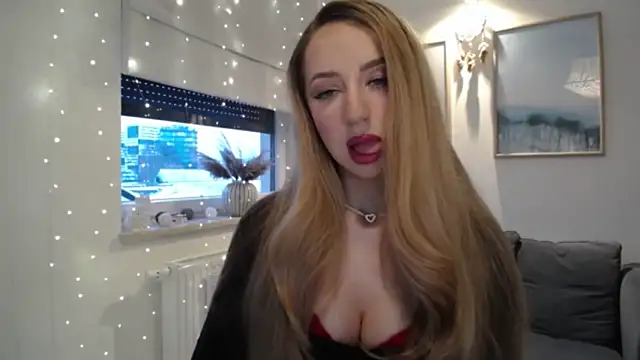 Snapshot of JulietteDiamond chatting on February 4, 2026, 3:18 pm JulietteDiamond online show from February 4, 2026, 3:18 pm