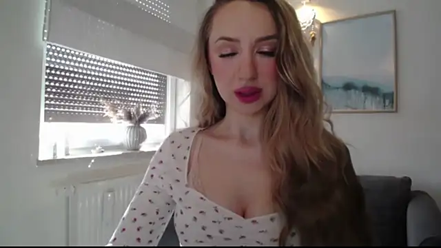 Snapshot of JulietteDiamond chatting on March 3, 2026, 8:32 am JulietteDiamond online show from March 3, 2026, 8:32 am