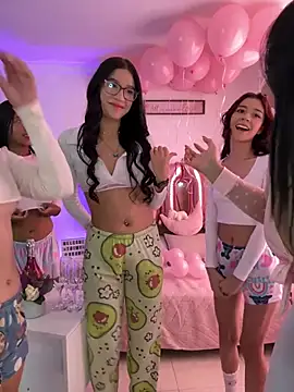 Snapshot of sarasoto_1 chatting on March 8, 2025, 8:35 pm sarasoto 1 online show from March 8, 2025, 8:35 pm