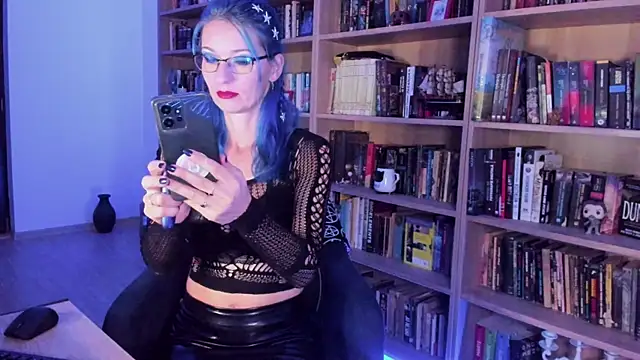 Snapshot of Queen_of_Hearts1 chatting on October 9, 2025, 7:47 pm Queen of Hearts1 online show from October 9, 2025, 7:47 pm