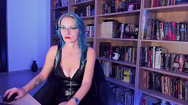 Snapshot of Queen_of_Hearts1 chatting on November 6, 2025, 8:46 pm Queen of Hearts1 online show from November 6, 2025, 8:46 pm