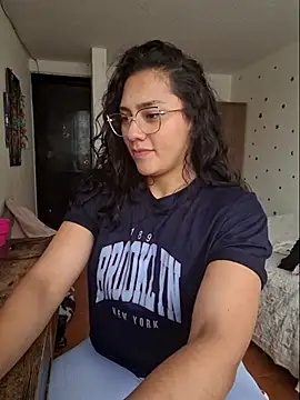 Thaliacooper  online show from October 23, 2025, 6:39 pm