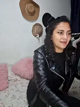 Thaliacooper  online show from January 6, 2025, 4:47 am