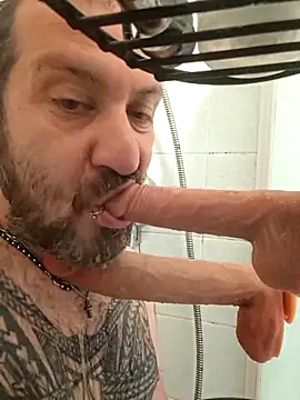 teddy79good online show from April 2, 2026, 4:02 pm