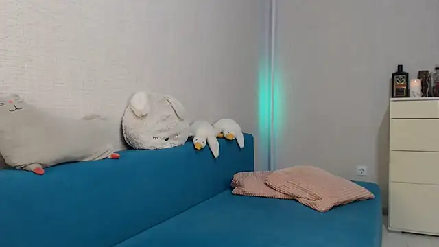 lovely hayley online show from March 16, 2025, 12:01 am