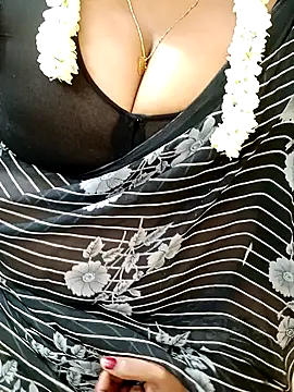 Aishu-tamil09 online show from November 4, 2025, 5:06 pm