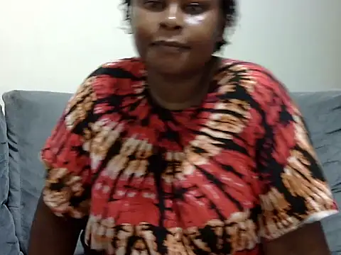 Snapshot of Pretty_lilly02 chatting on May 27, 2026, 3:47 am Pretty lilly02 online show from May 27, 2026, 3:47 am