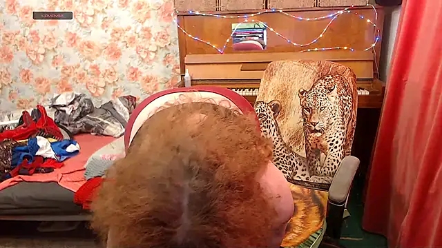 Snapshot of RoseRed69 chatting on November 10, 2025, 10:42 am RoseRed69 online show from November 10, 2025, 10:42 am