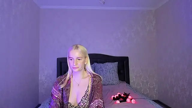 Snapshot of Amanda054 chatting on March 6, 2025, 12:10 am Amanda054 online show from March 6, 2025, 12:10 am