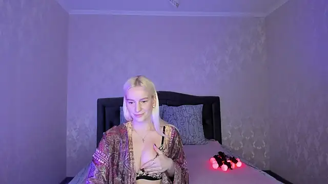 Snapshot of Amanda054 chatting on March 5, 2025, 6:01 pm Amanda054 online show from March 5, 2025, 6:01 pm