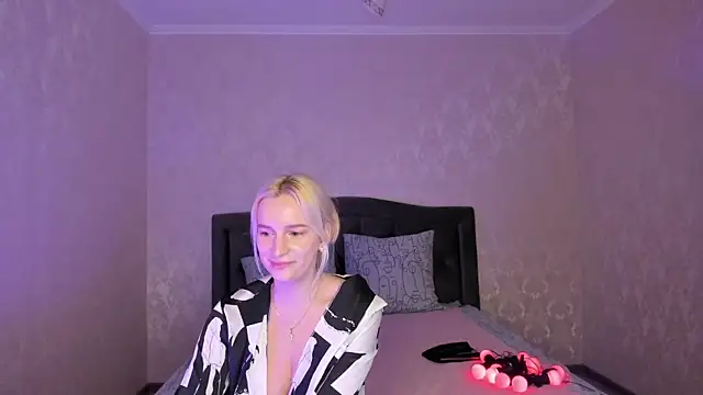 Snapshot of Amanda054 chatting on February 24, 2025, 8:25 pm Amanda054 online show from February 24, 2025, 8:25 pm