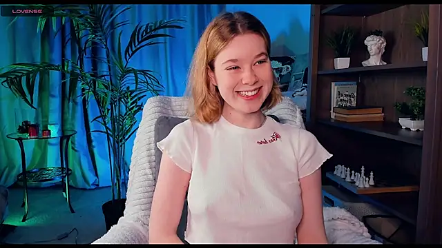 Snapshot of PollyHathor chatting on February 21, 2025, 9:43 pm PollyHathor online show from February 21, 2025, 9:43 pm
