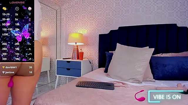 Snapshot of Luna18Pink chatting on February 20, 2025, 6:03 pm Luna18Pink online show from February 20, 2025, 6:03 pm