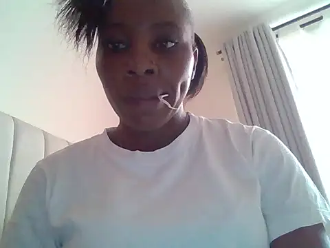 Snapshot of Queen_loveer chatting on December 15, 2025, 2:23 pm Queen loveer online show from December 15, 2025, 2:23 pm