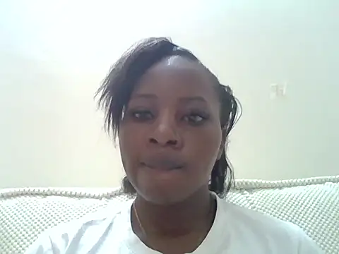 Snapshot of Queen_loveer chatting on December 18, 2025, 1:26 pm Queen loveer online show from December 18, 2025, 1:26 pm