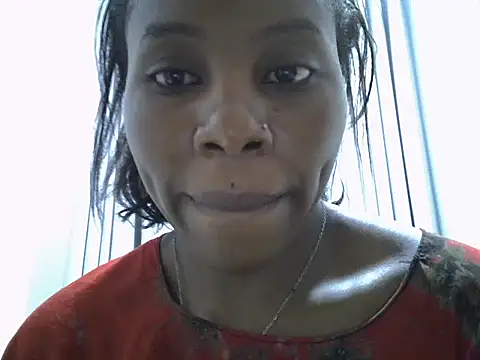 Snapshot of Queen_loveer chatting on January 7, 2026, 7:19 pm Queen loveer online show from January 7, 2026, 7:19 pm