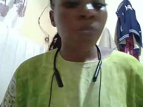 Snapshot of Queen_loveer chatting on September 20, 2025, 6:46 pm Queen loveer online show from September 20, 2025, 6:46 pm