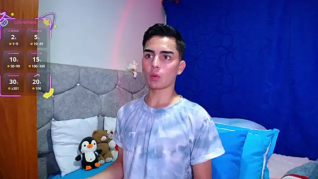 Snapshot of OwenBluee chatting on September 12, 2025, 10:20 pm OwenBluee online show from September 12, 2025, 10:20 pm