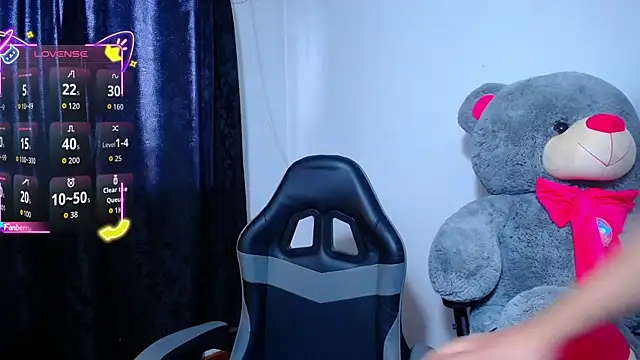 OwenBluee online show from April 15, 2026, 4:22 pm