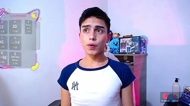 OwenBluee online show from November 17, 2025, 5:50 pm