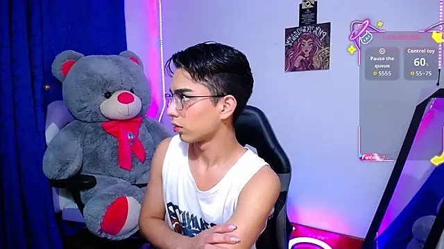 Snapshot of OwenBluee chatting on June 20, 2026, 6:40 am OwenBluee online show from June 20, 2026, 6:40 am
