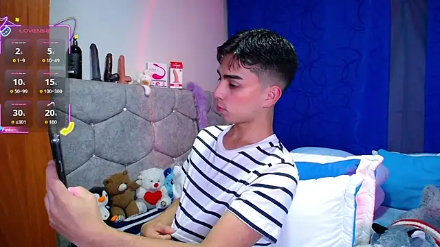 Snapshot of OwenBluee chatting on September 9, 2025, 5:17 am OwenBluee online show from September 9, 2025, 5:17 am