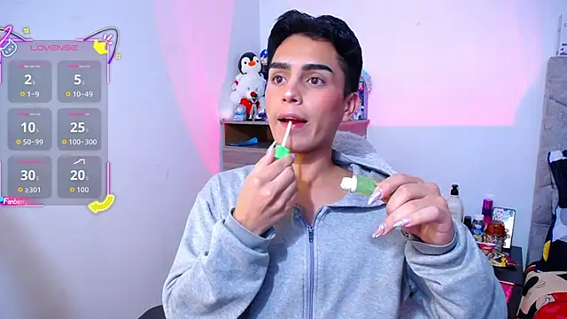 OwenBluee online show from November 25, 2025, 5:30 am