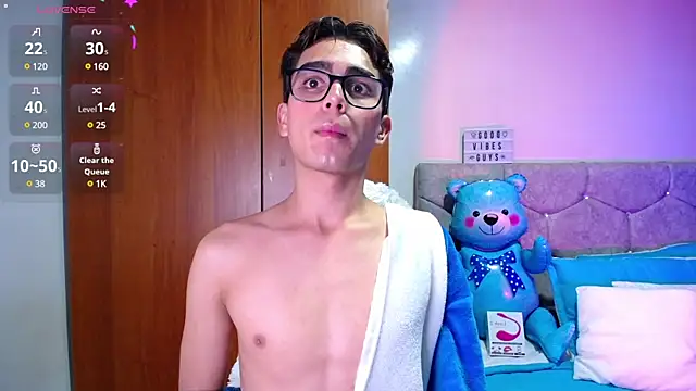 Snapshot of OwenBluee chatting on January 18, 2025, 10:06 am OwenBluee online show from January 18, 2025, 10:06 am