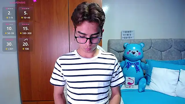 Snapshot of OwenBluee chatting on January 22, 2025, 5:16 am OwenBluee online show from January 22, 2025, 5:16 am