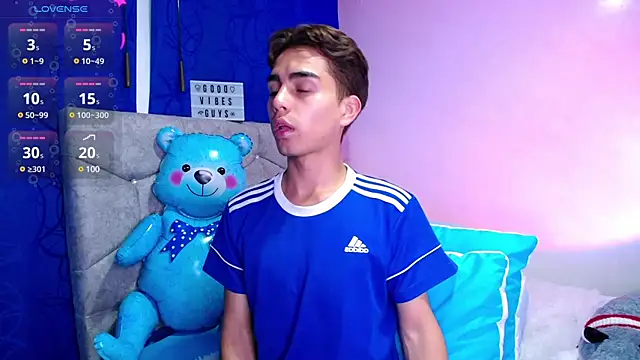 Snapshot of OwenBluee chatting on January 24, 2025, 5:31 am OwenBluee online show from January 24, 2025, 5:31 am
