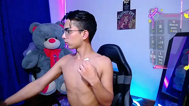 Snapshot of OwenBluee chatting on June 14, 2026, 1:24 am OwenBluee online show from June 14, 2026, 1:24 am
