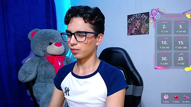 OwenBluee online show from May 14, 2026, 9:06 am
