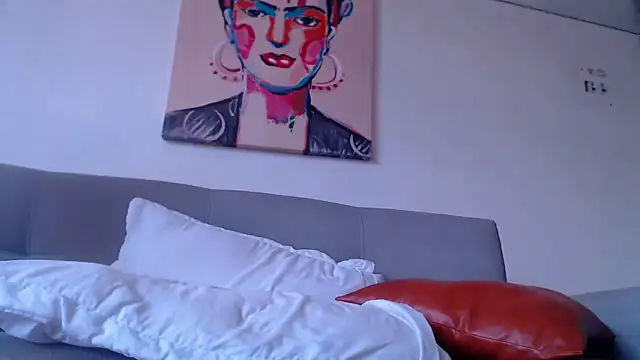 Zafiro subversiva online show from September 10, 2025, 4:17 pm