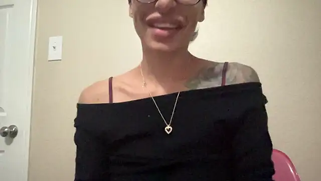 myloveforyouu online show from April 18, 2026, 11:27 pm