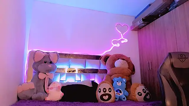 Lucidollts  online show from February 1, 2025, 2:16 am