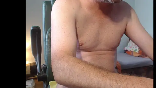 tuttiluss44 online show from May 16, 2026, 6:45 am