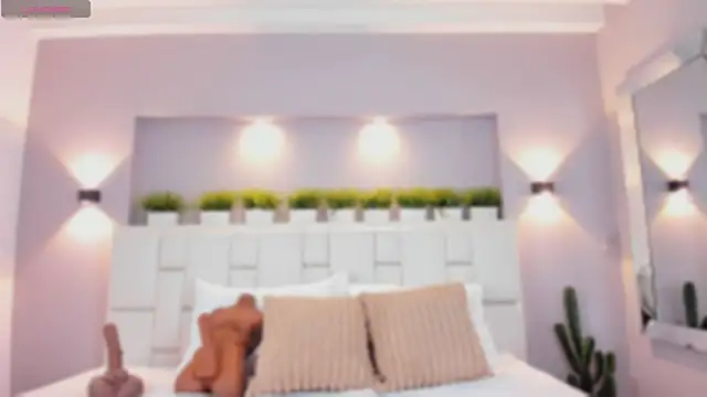 Snapshot of HelenaRoos chatting on February 20, 2026, 7:38 pm HelenaRoos online show from February 20, 2026, 7:38 pm