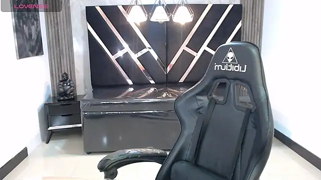 lizzyluk ch online show from November 18, 2025, 10:45 pm