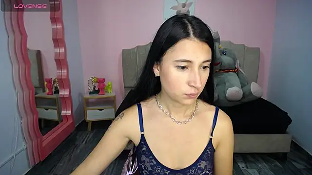 lizzyluk ch online show from February 17, 2025, 4:28 pm