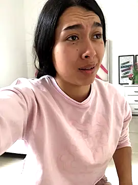 Snapshot of SweetLatiin_ chatting on September 10, 2025, 5:45 pm SweetLatiin online show from September 10, 2025, 5:45 pm